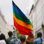 ¿Qué significa el proyecto de ley anti transición de Rusia para las personas trans?