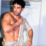 Jonathan Bailey habla sobre las escenas sexuales con Matt Bomer en “Fellow Travelers”