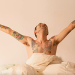 Artista gay vende 68 pares de calzoncillos que un hombre dejó en su casa por 50.000 USD