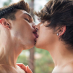 Conoce a la poderosa pareja gay que dirige la Casa Blanca en «The Residence», el nuevo misterio de Netflix