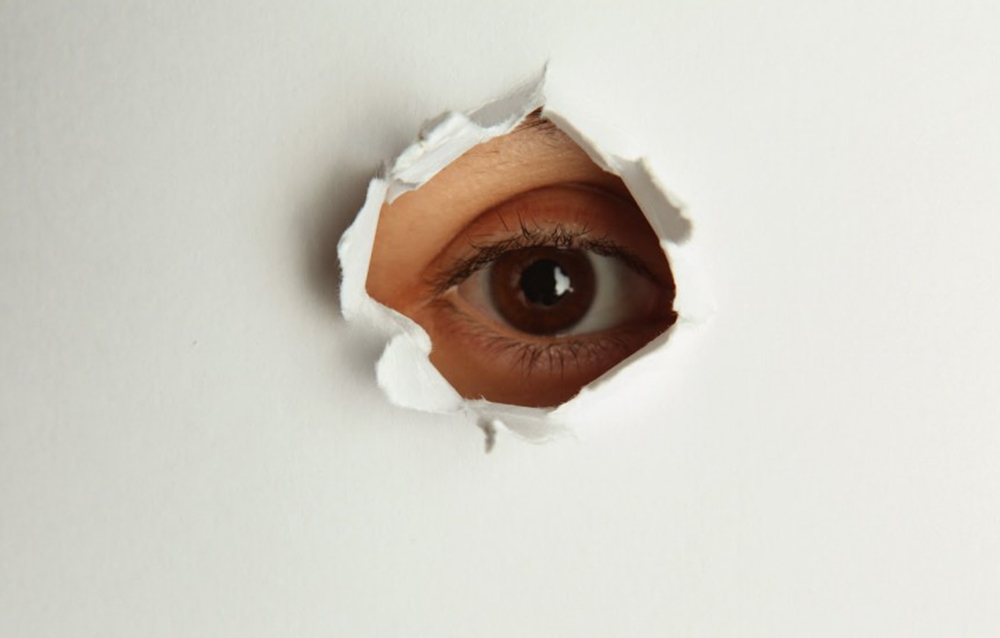 Funcionarios de salud sugieren que se usen los ‘glory holes’ para sexo seguro