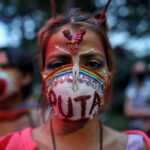 Funcionarios de salud sugieren que se usen los ‘glory holes’ para sexo seguro