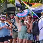 Grecia podría prohibir pronto la gestación subrogada para hombres homosexuales