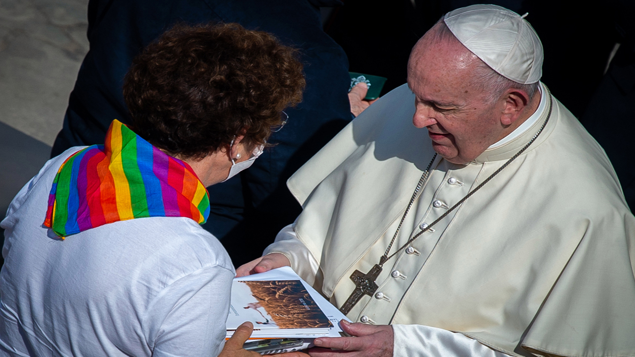 Papa Francisco se reunió con familias con hijos LGBT