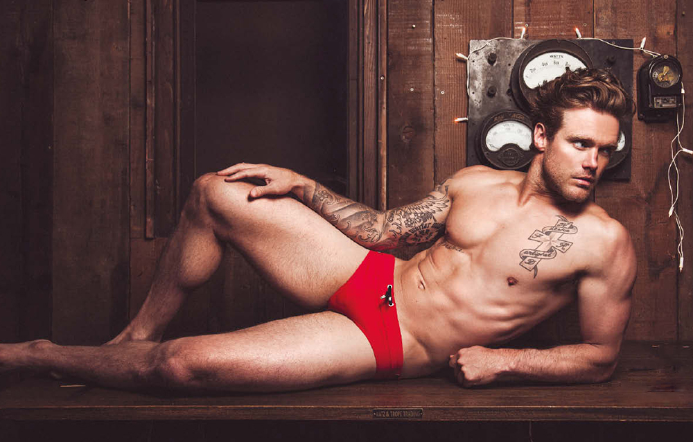 Reconocido modelo y deportista hetero sigue defendiendo los derechos LGBT+