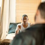 Razones por la que todo hombre gay debería tener un suspensorio