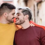 Chris Salvatore comparte una foto sin camisa espeluznante y picante